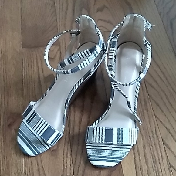 Kelly & Katie wedge sandals (sz 7) - Picture 2 of 6